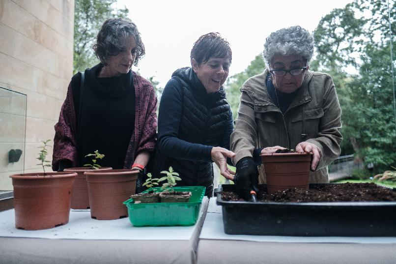 Visita de Joanne Chory y Sandra Myrna Díaz al Jardín Botánico Atlántico de Gijón