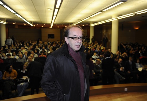 Ismaíl Kadaré at his conference