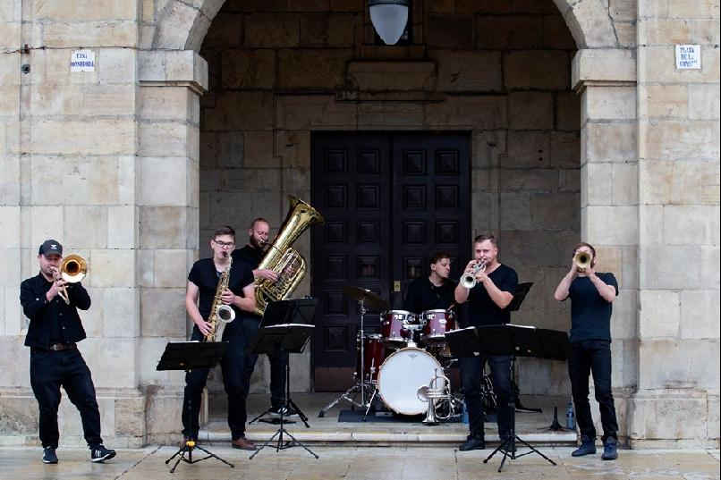 Actuación "Gdansk Downtown Brass"