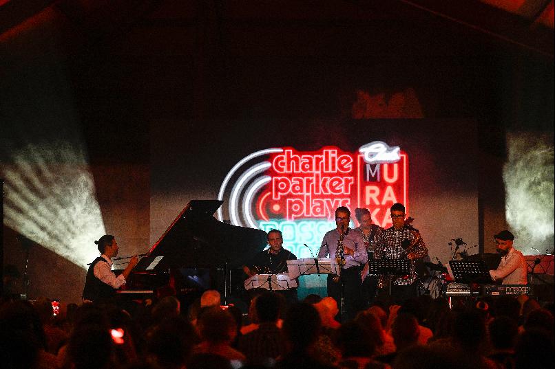 Acto inaugural del programa “Murakami en la orilla” en el Edificio de Tabacalera de Gijón.