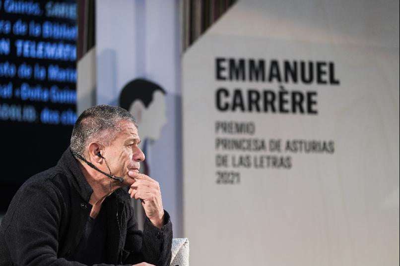 “La escritura y la vida”. Encuentro de Emmanuel Carrère con clubes de lectura de la Red de Bibliotecas Públicas del Principado de Asturias.