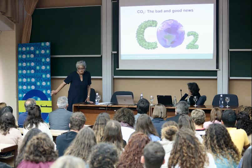 Visit by Joanne Chory and Sandra Myrna Díaz to the Faculty of Biology, University of Oviedo. 