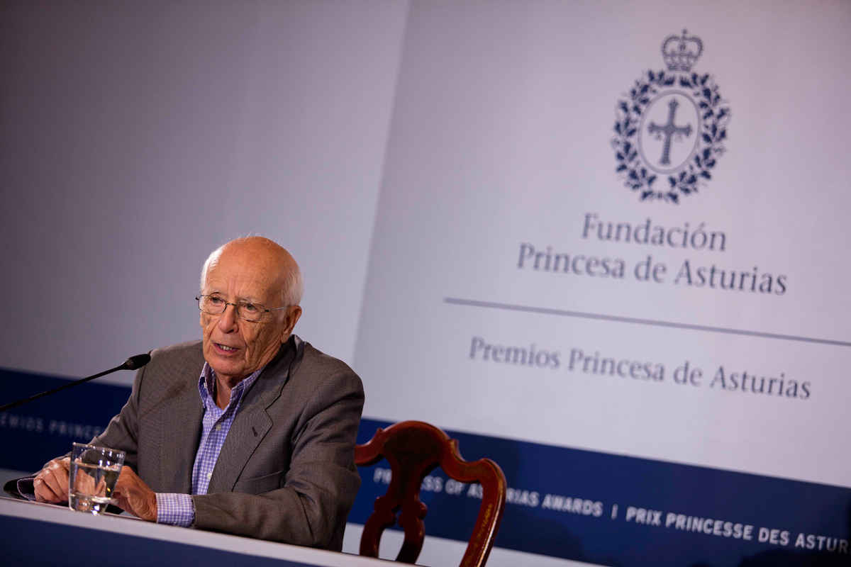 Press conference with Emilio Lledó Íñigo