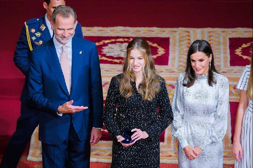 Audiencia de SS.MM. los Reyes y de SS.AA.RR. la Princesa de Asturias y la Infanta doña Sofía a los galardonados