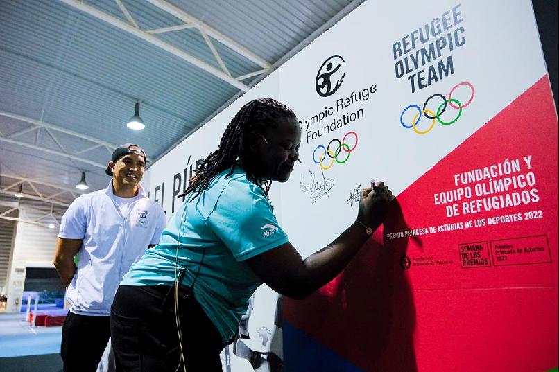 Encuentro de la Fundación y Equipo Olímpico de Refugiados con el público