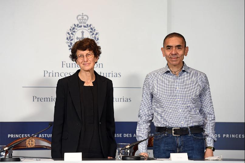 Press conference with Uğur Şahin and Özlem Türeci