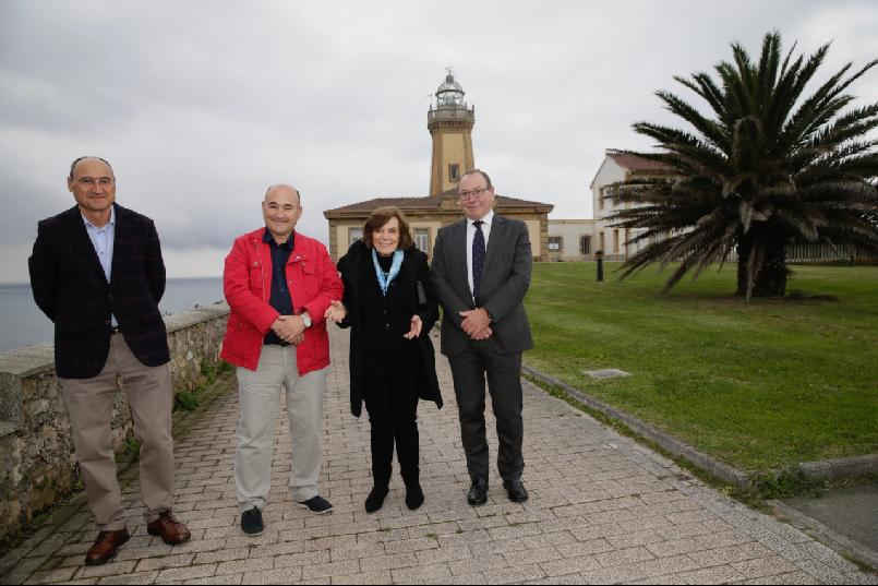 Sylvia A. Earle visits the lighthouse of San Juan de Nieva