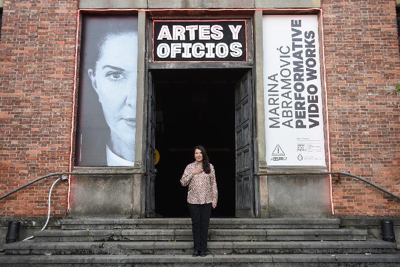 Visita de Marina Abramović a la antigua Fábrica de Armas de La Vega.