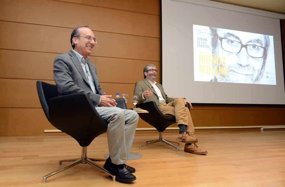 Antonio Muñoz Molina visiting the University of Oviedo