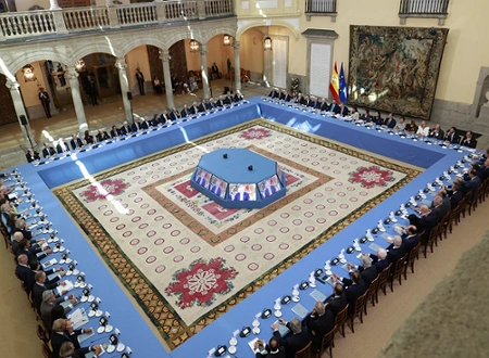 Reunión de Sus Majestades los Reyes con los miembros de los Patronatos de la Fundación Princesa de Asturias